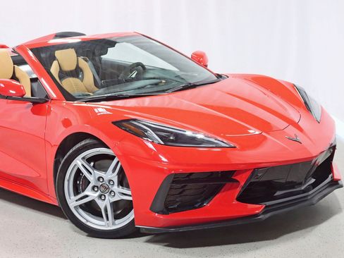Used 2023 Chevrolet Corvette Stingray Premium Conv w/ Z51 Performance Package RWD image 3