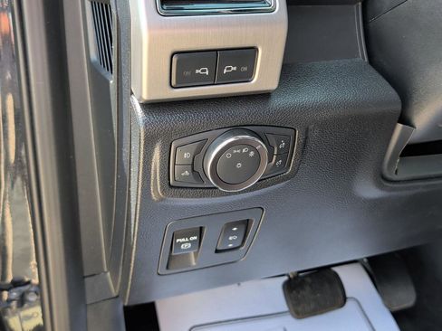 Used 2019 Ford F150 Platinum w/ Equipment Group 701A Luxury AWD/4WD image 14