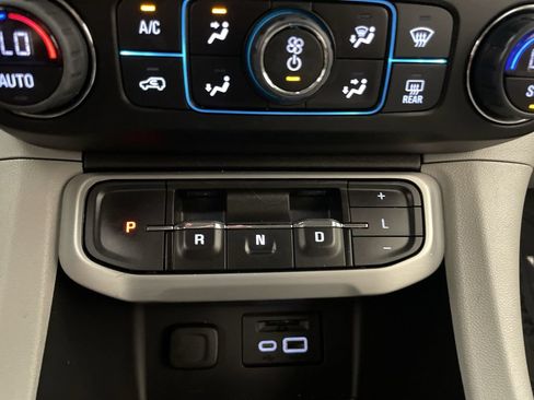 Used 2023 GMC Acadia SLT w/ Preferred Package FWD image 10