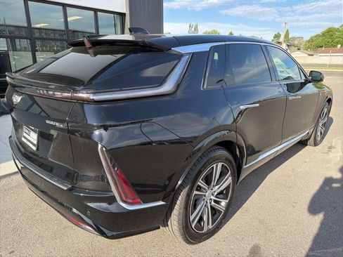 Used 2024 Cadillac Lyriq Luxury AWD/4WD image 10