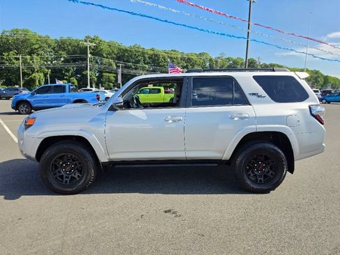 Used 2023 Toyota 4Runner TRD Off-Road Premium w/ Moonroof Package AWD/4WD image 4