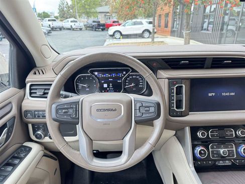 Used 2021 GMC Yukon XL Denali w/ Advanced Technology Package AWD/4WD image 12
