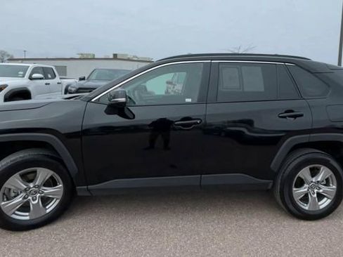 Used 2025 Toyota RAV4 XLE image 5