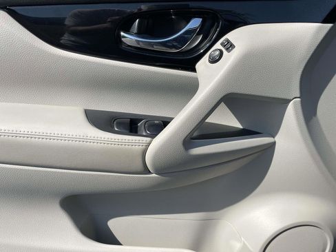 Used 2017 Nissan Rogue Sport SV w/ SV Premium Package FWD image 17