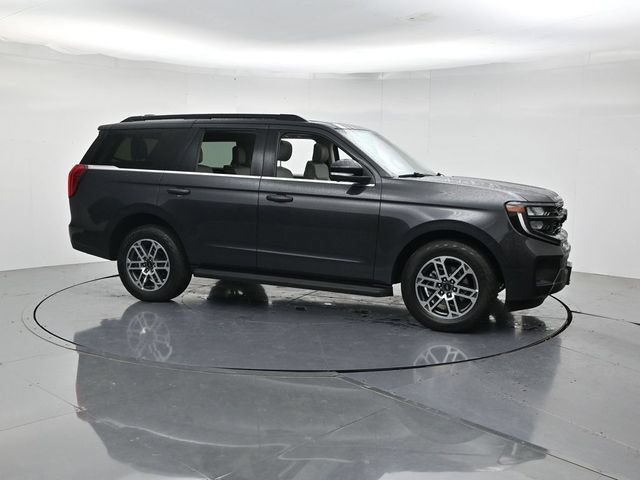 Certified 2025 Ford Expedition Active AWD/4WD image 3