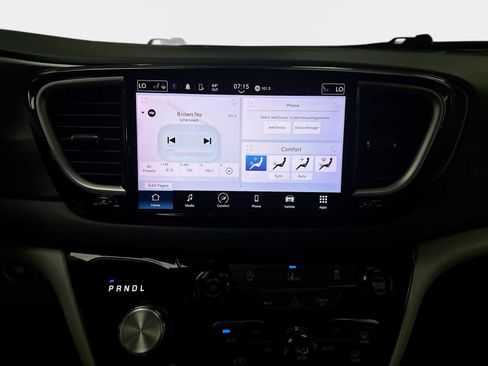 Used 2022 Chrysler Pacifica Touring-L FWD image 12