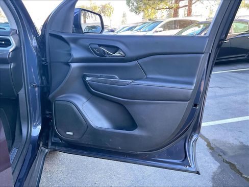 Used 2018 GMC Acadia SLT image 25