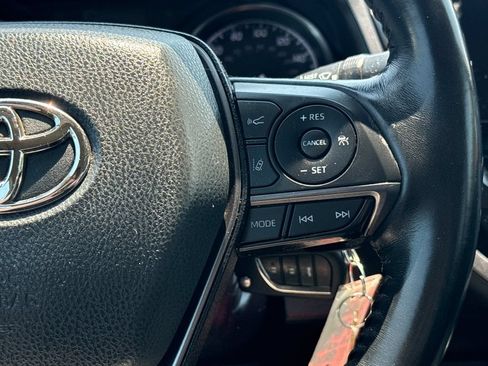 Used 2021 Toyota Camry SE w/ Cold Weather Package FWD image 19