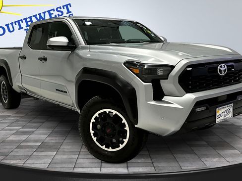 Used 2024 Toyota Tacoma TRD Off-Road w/ TRD Off Road Premium Package AWD/4WD image 3