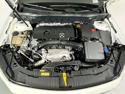 Certified 2022 Mercedes-Benz GLB 250 4MATIC image 11