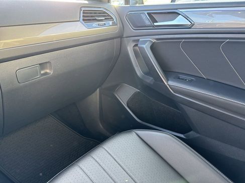 Certified 2024 Volkswagen Tiguan SE R-Line image 28