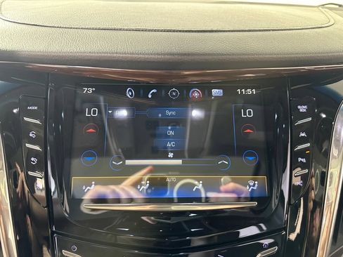 Used 2018 Cadillac Escalade Premium Luxury AWD/4WD image 40
