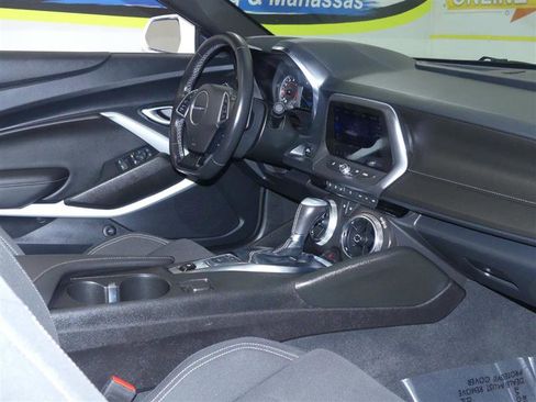 Used 2022 Chevrolet Camaro LT w/ Technology Package image 21