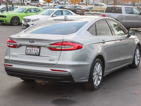 Used 2020 Ford Fusion SE image 4