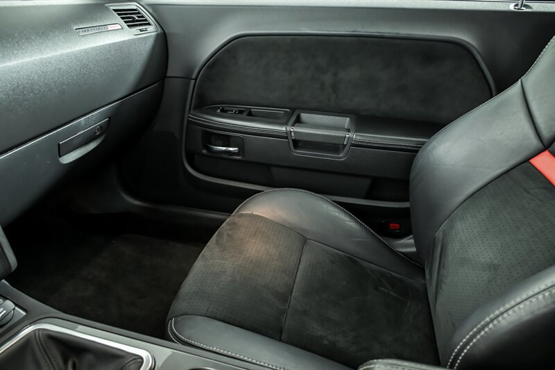 Used 2010 Dodge Challenger SRT8 RWD image 28