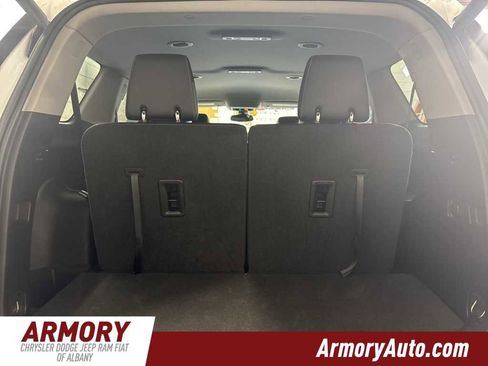 Used 2023 GMC Acadia SLT image 29