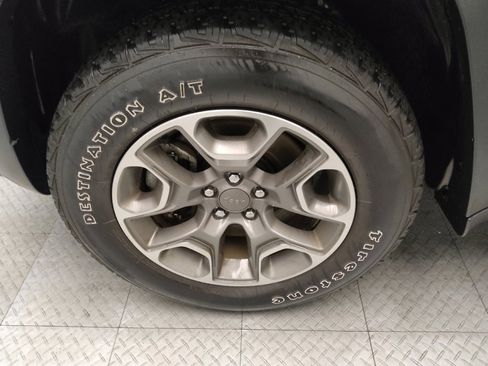 Used 2022 Jeep Cherokee Trailhawk w/ Sun, Sound & Nav Group image 31