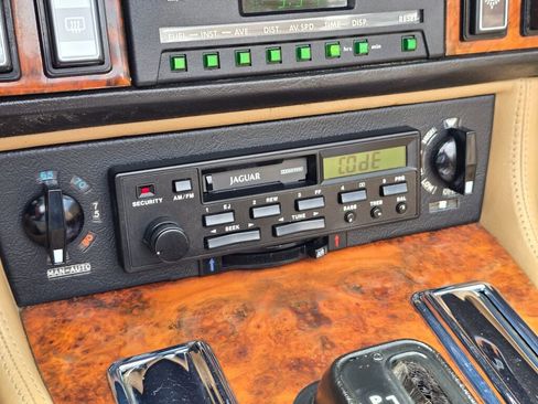Used 1990 Jaguar XJS V12 Convertible image 24