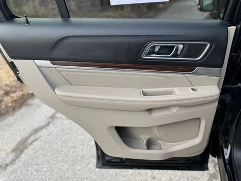 Used 2018 Ford Explorer Limited image 14