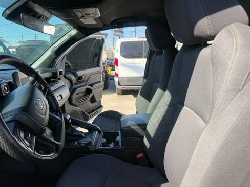 Used 2024 Toyota Tacoma SR5 AWD/4WD image 17