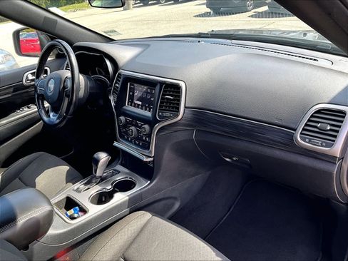 Used 2020 Jeep Grand Cherokee Laredo image 14