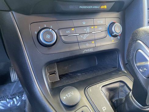 Used 2018 Ford Focus SE w/ SE Appearance Package FWD image 20