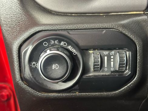 Used 2019 Jeep Wrangler Unlimited Sport S AWD/4WD image 32