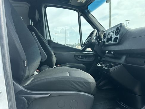 Used 2023 Mercedes-Benz Sprinter 2500 image 16