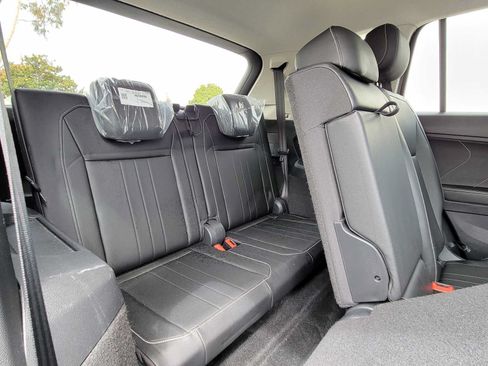 Used 2023 Volkswagen Tiguan SE FWD image 13