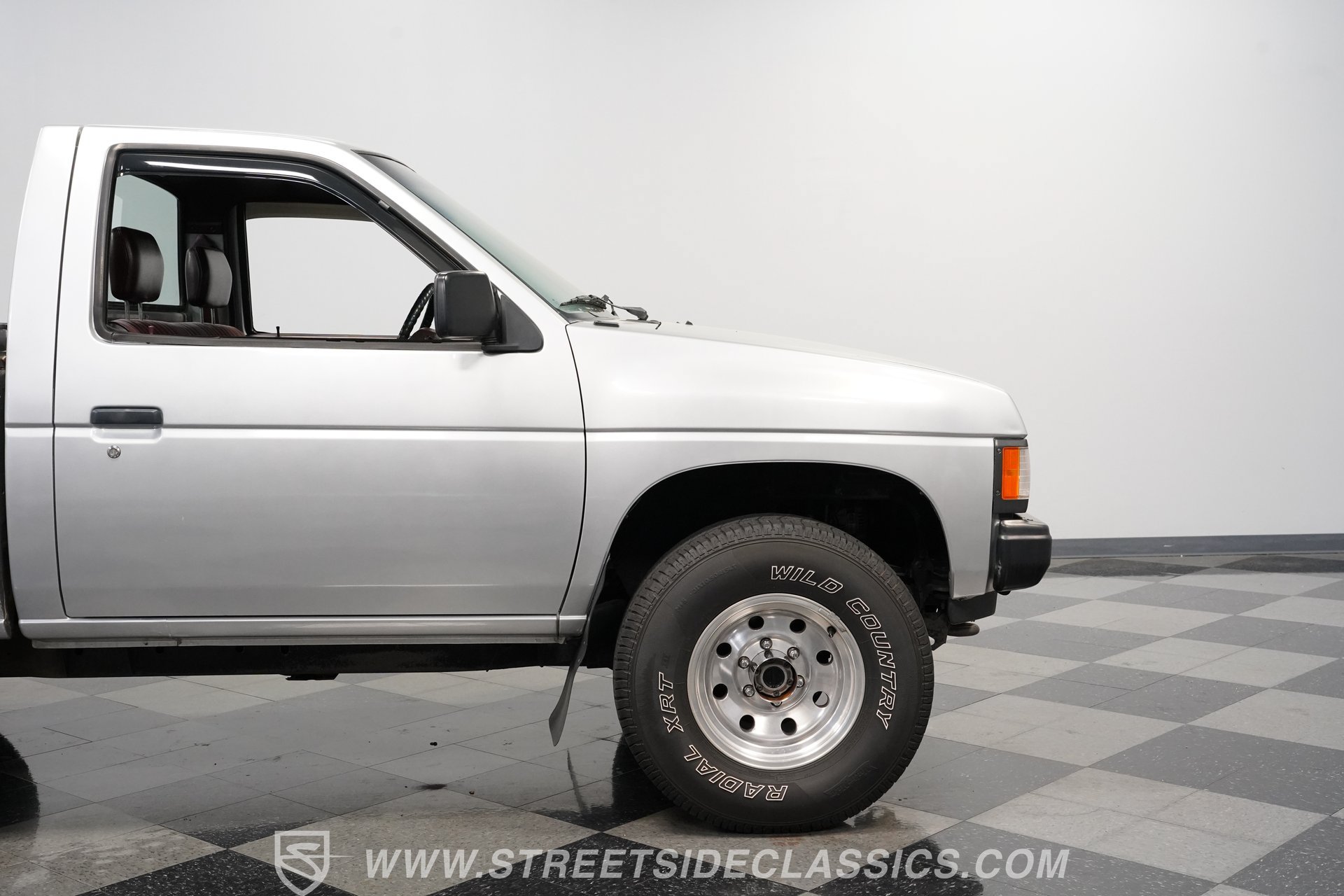Used 1990 Nissan Pickup 4x4 Regular Cab image 31
