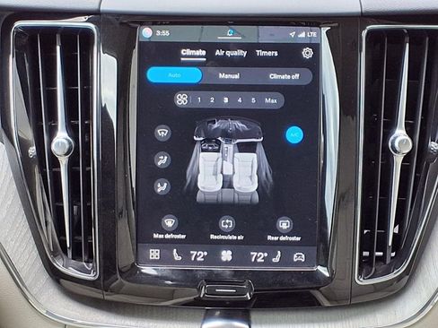 Certified 2024 Volvo XC60 B5 Plus AWD/4WD image 17