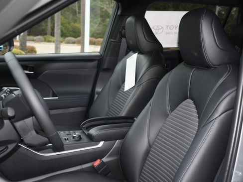 New 2026 Toyota Highlander XSE AWD/4WD image 7
