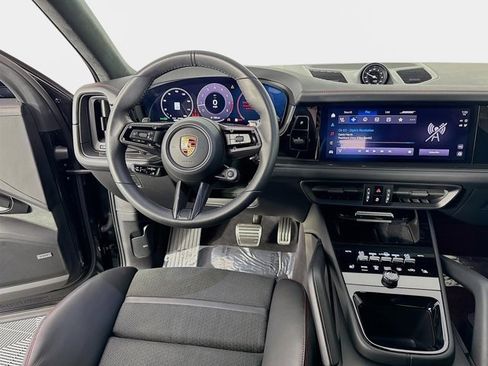 Used 2025 Porsche Cayenne GTS image 25