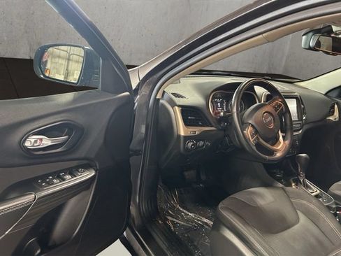Used 2015 Jeep Cherokee Latitude w/ Comfort/Convenience Group AWD/4WD image 18