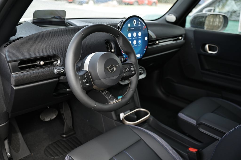 New 2026 MINI Cooper 2-Door Hardtop FWD image 18
