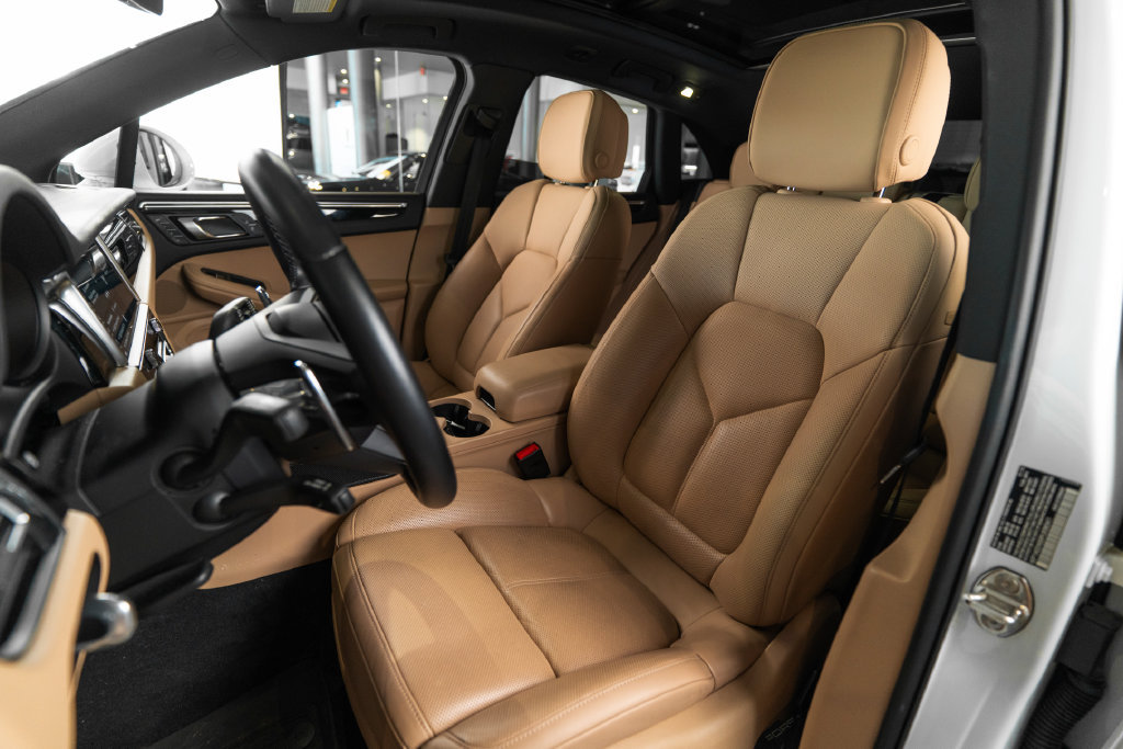 Certified 2023 Porsche Macan S AWD/4WD image 5