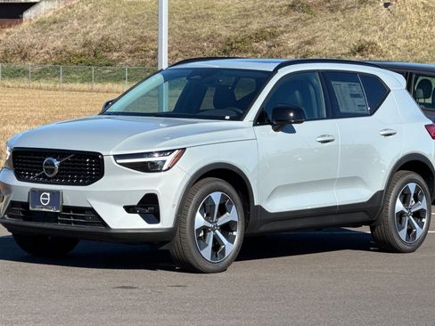 New 2026 Volvo XC40 B5 Plus w/ Protection Package Premier AWD/4WD image 7