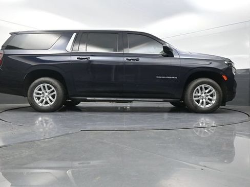Used 2022 Chevrolet Suburban LT AWD/4WD image 39