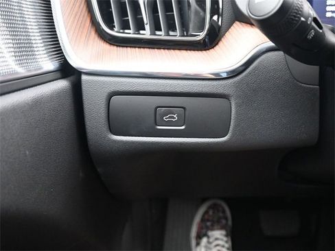 Used 2024 Volvo XC60 B5 Ultimate w/ Protection Package Premier image 28