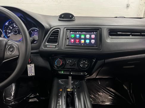 Used 2018 Honda HR-V LX image 19