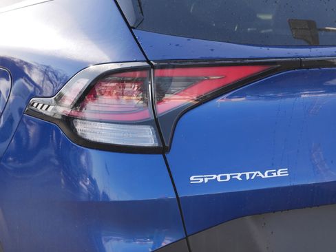 Used 2023 Kia Sportage EX image 17