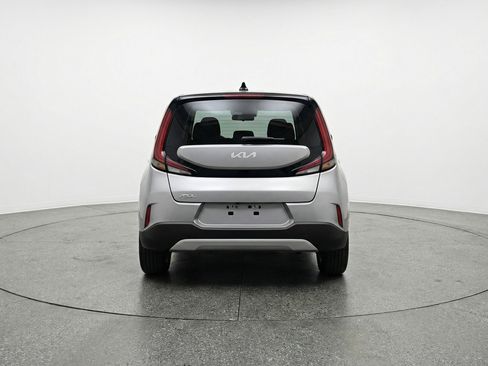 Used 2025 Kia Soul LX w/ LX Technology Package FWD image 7