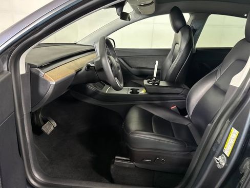 Used 2021 Tesla Model Y Long Range image 11