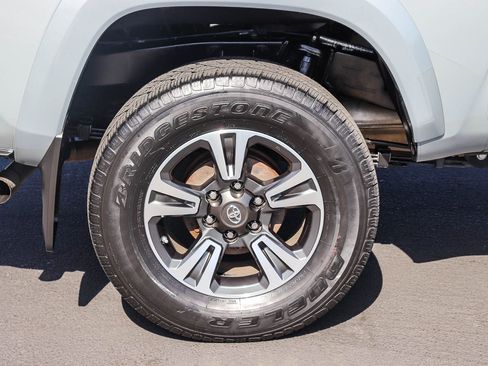 Used 2018 Toyota Tacoma TRD Sport w/ Technology Package RWD image 9