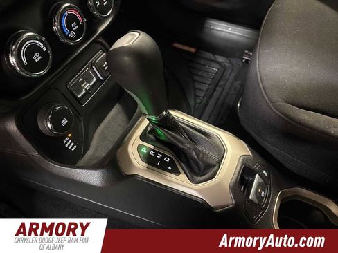 Used 2016 Jeep Renegade Latitude image 20