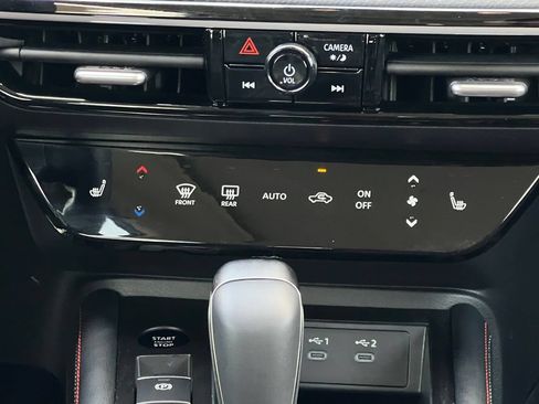 Certified 2025 Nissan Kicks SR w/ SR Premium Package AWD/4WD image 4