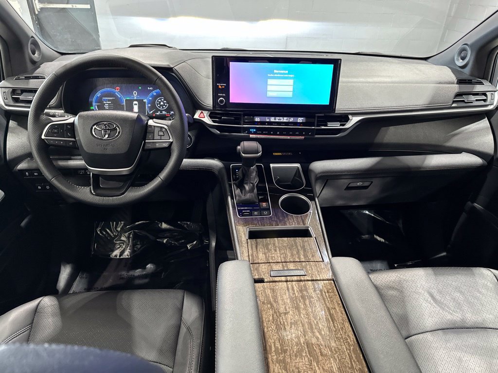 Used 2026 Toyota Sienna Platinum AWD/4WD image 8
