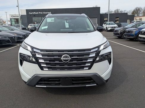 New 2025 Nissan Rogue SL w/ Tech Package AWD/4WD image 2