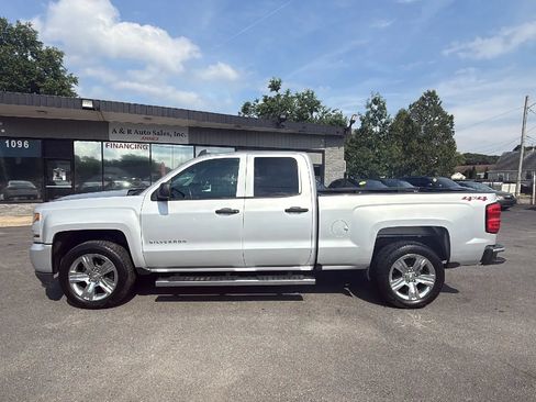 Used 2018 Chevrolet Silverado 1500 Custom w/ Custom Value Package AWD/4WD image 4