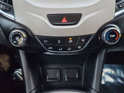 Used 2017 Chevrolet Cruze LS image 40